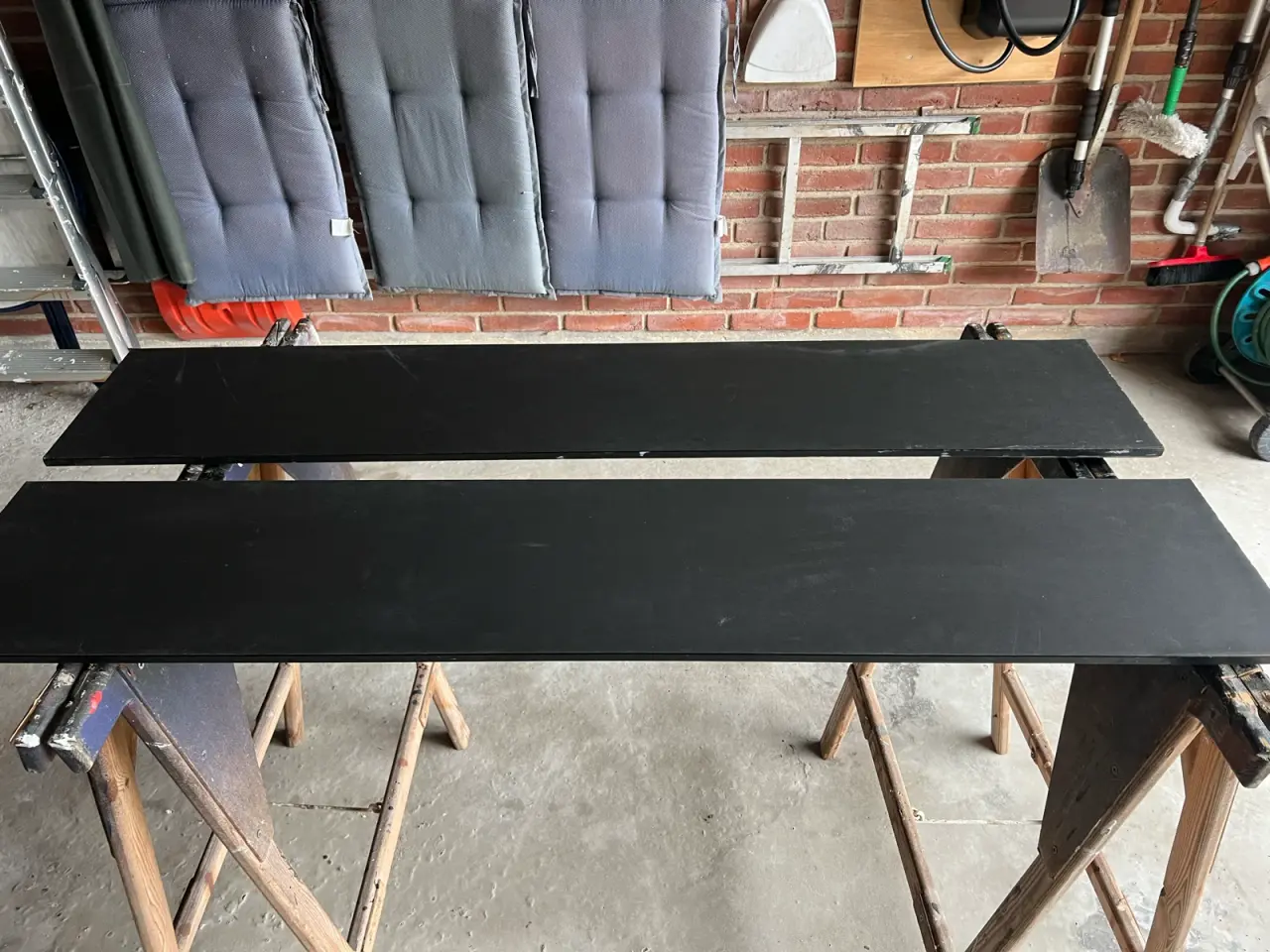 Billede 2 - Hylder i MDF plade med sort laminat 