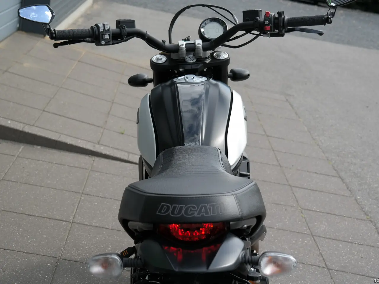Billede 5 - Ducati Scrambler Icon Dark MC-SYD       BYTTER GERNE