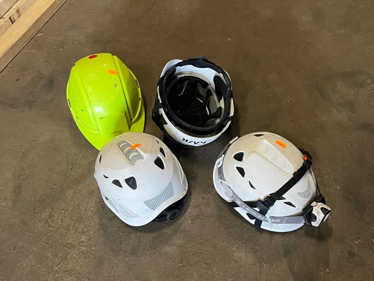 Billede 1 - 4 stk. sikkerhedshjelme KASK MM.