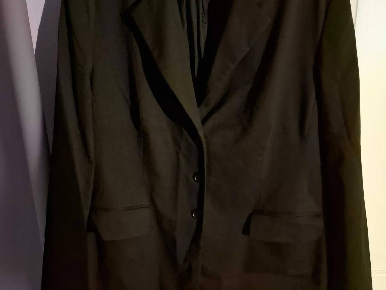 Billede 1 - Flot sort Blazer i str. 46