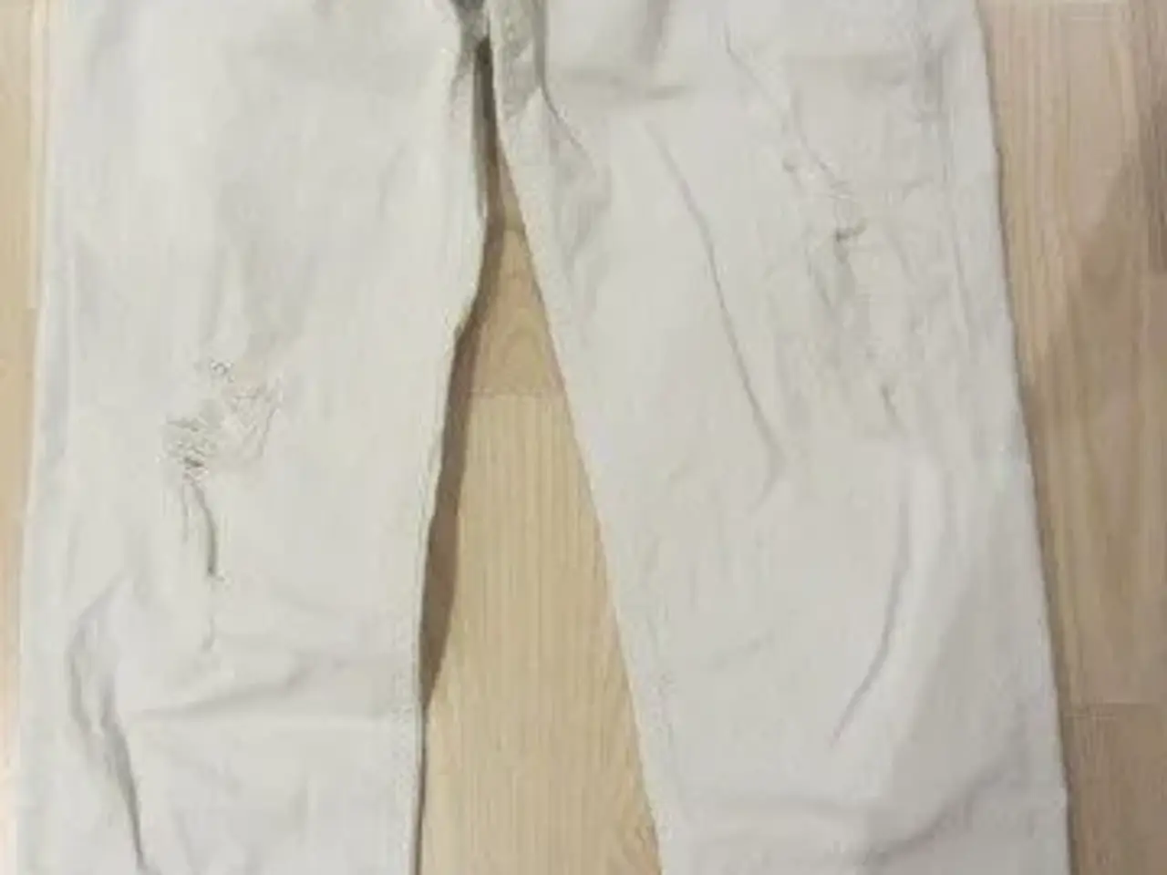 Billede 1 - Str. 36, jeans i slidt look