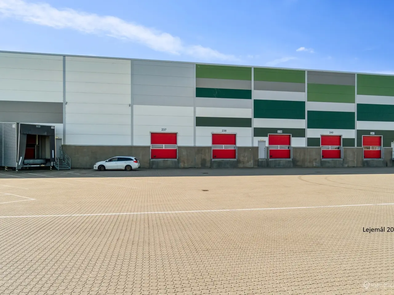 Billede 16 - Logistiklejemål med porte og ramper og en loftshøjde op til 10 meter