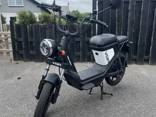VGA GEV1000 El-scooter 45 km/t – Inkl. hjelm