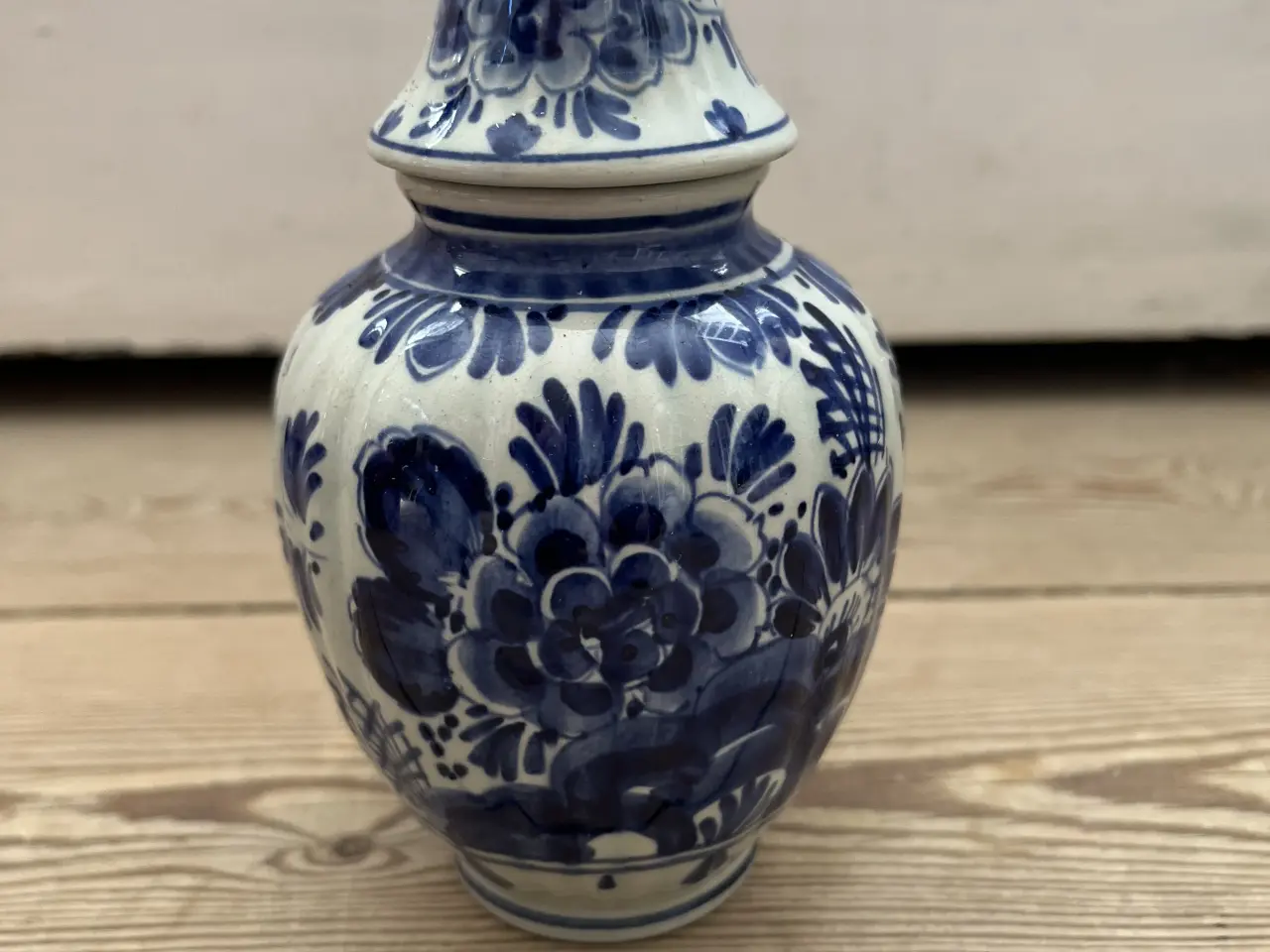 Billede 2 - Delft krukke med låg
