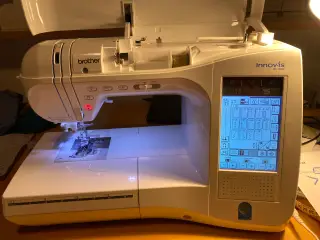 Computerstyret sy- og quiltemaskine