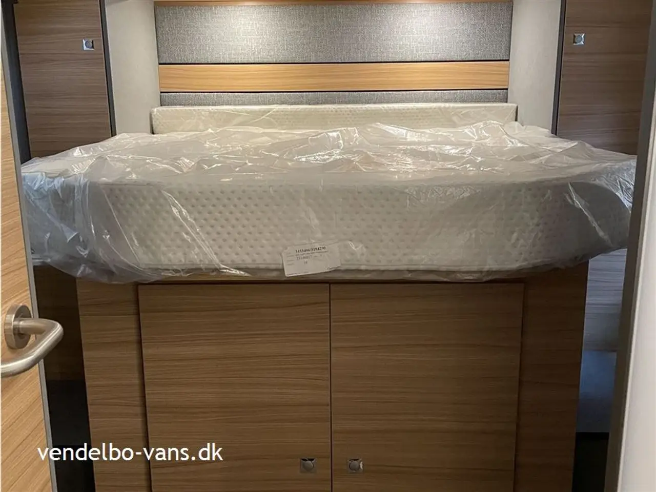 Billede 12 - 2024 - Dethleffs Just T 7052 DBM - 90 Year   Fritstående dobbeltseng med ekstra  stor garage neden under