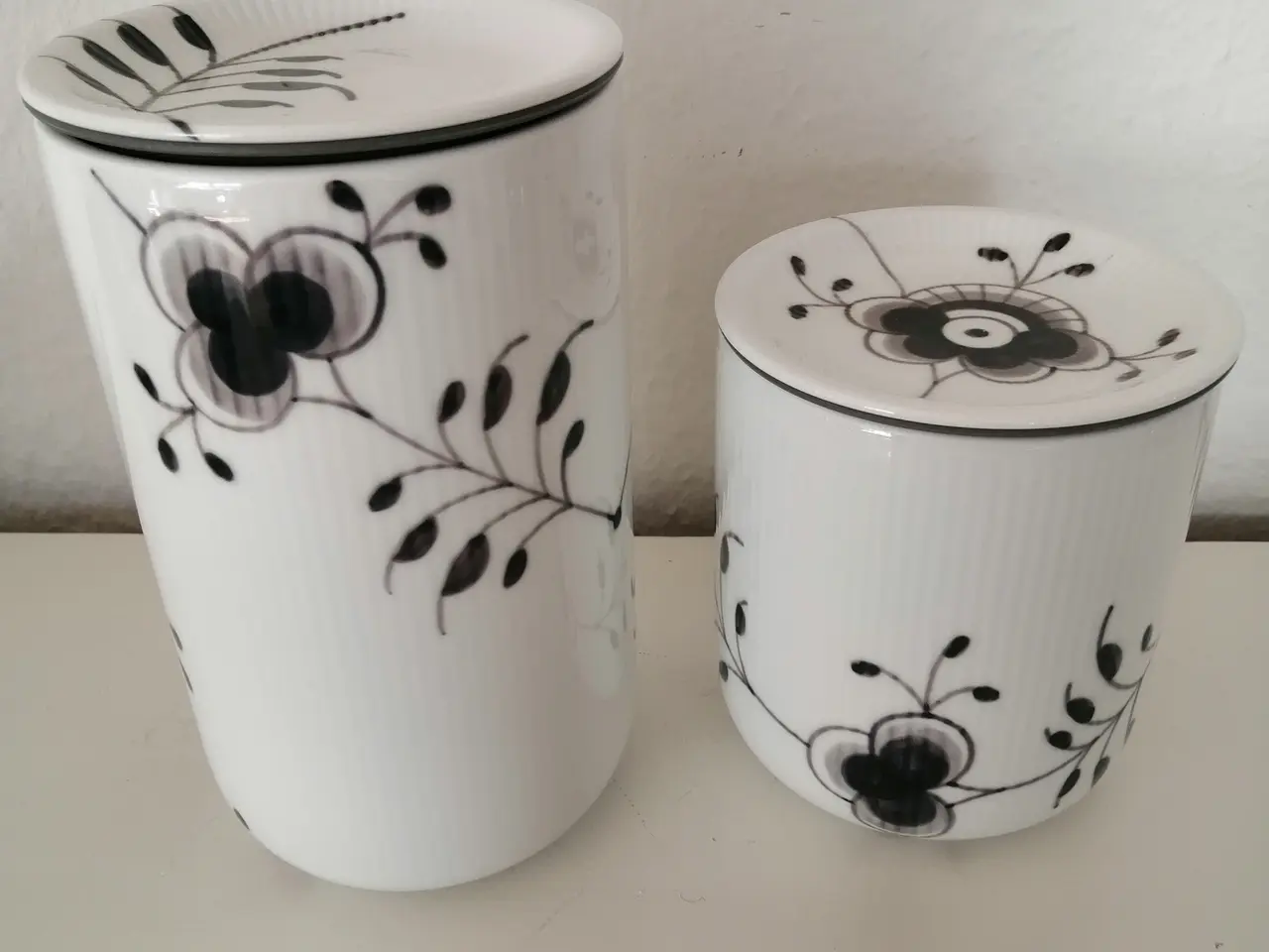 Billede 1 - Royal Copenhagen mega sort krukker