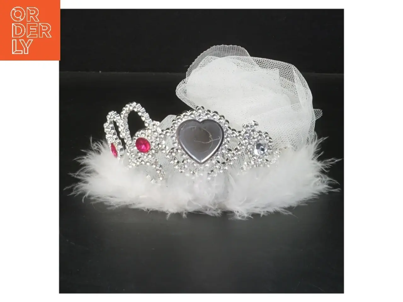 Billede 1 - Tiara med tyl og fjer (str. Ø 12 cm)