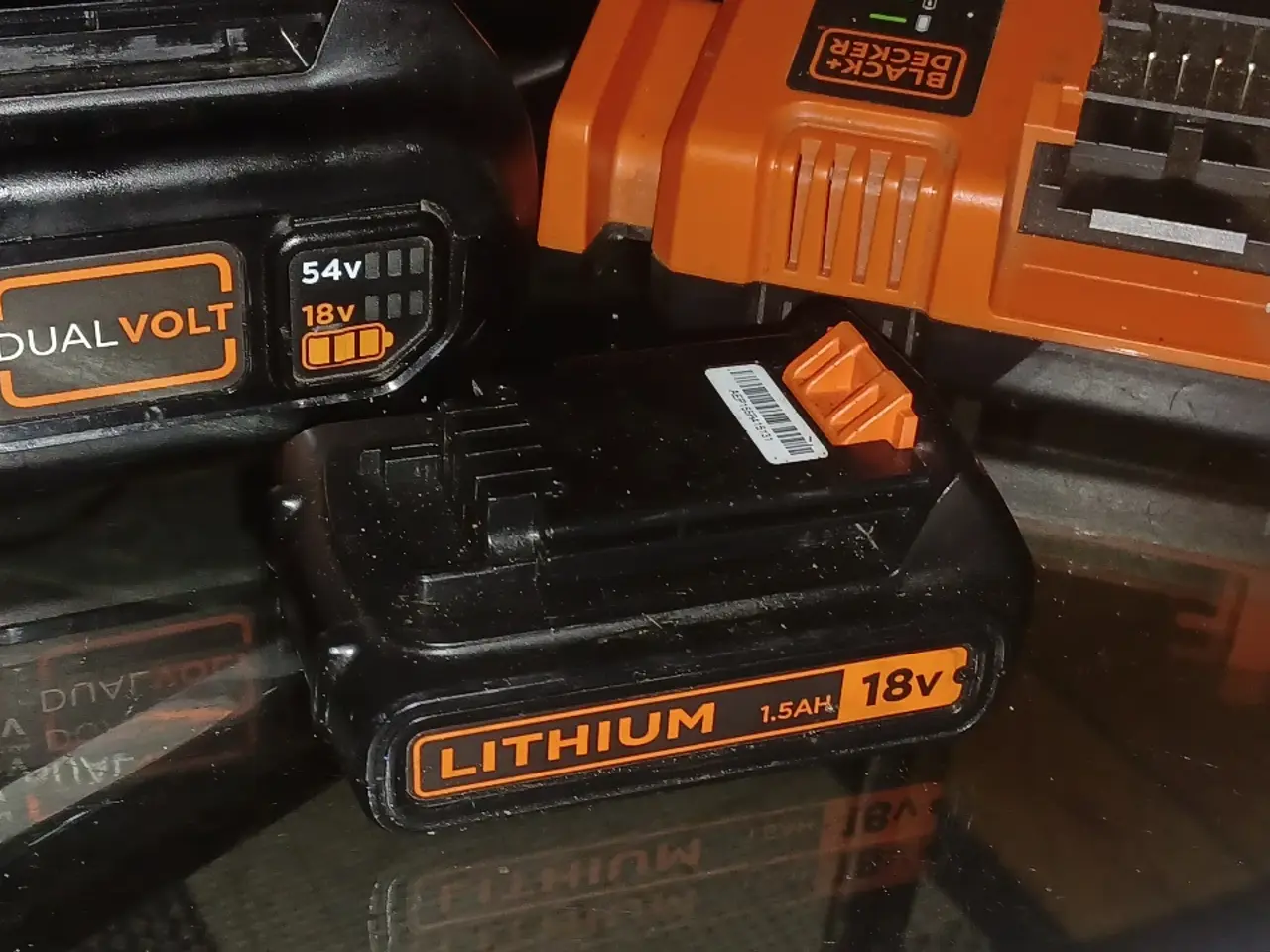 Billede 3 - BLACK & DECKER.. 2  STK BATTERI+ LADER..