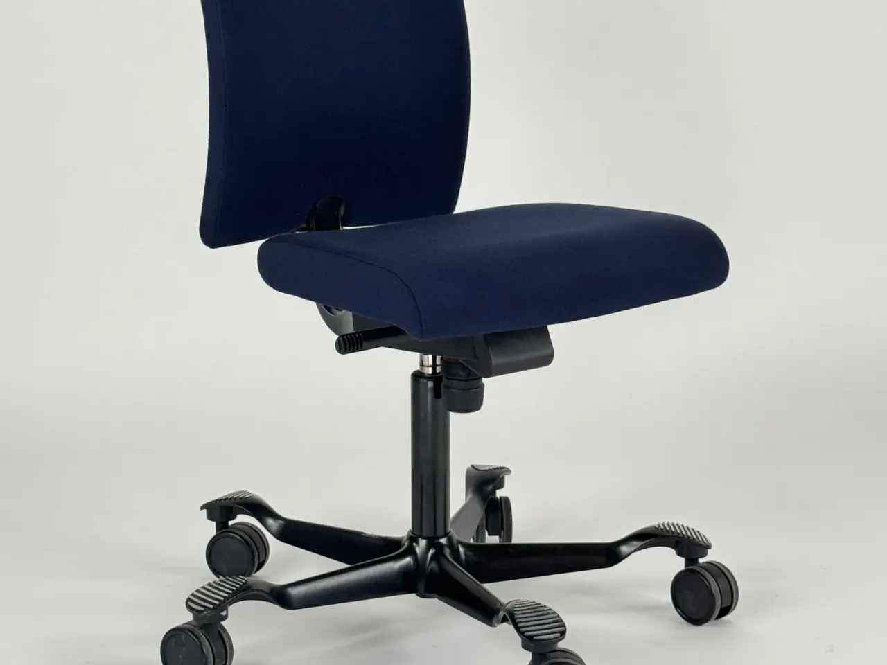 Billede 1 - HÅG H04 4200 Kontorstol – Mørkeblå/Sort Stel 200mm