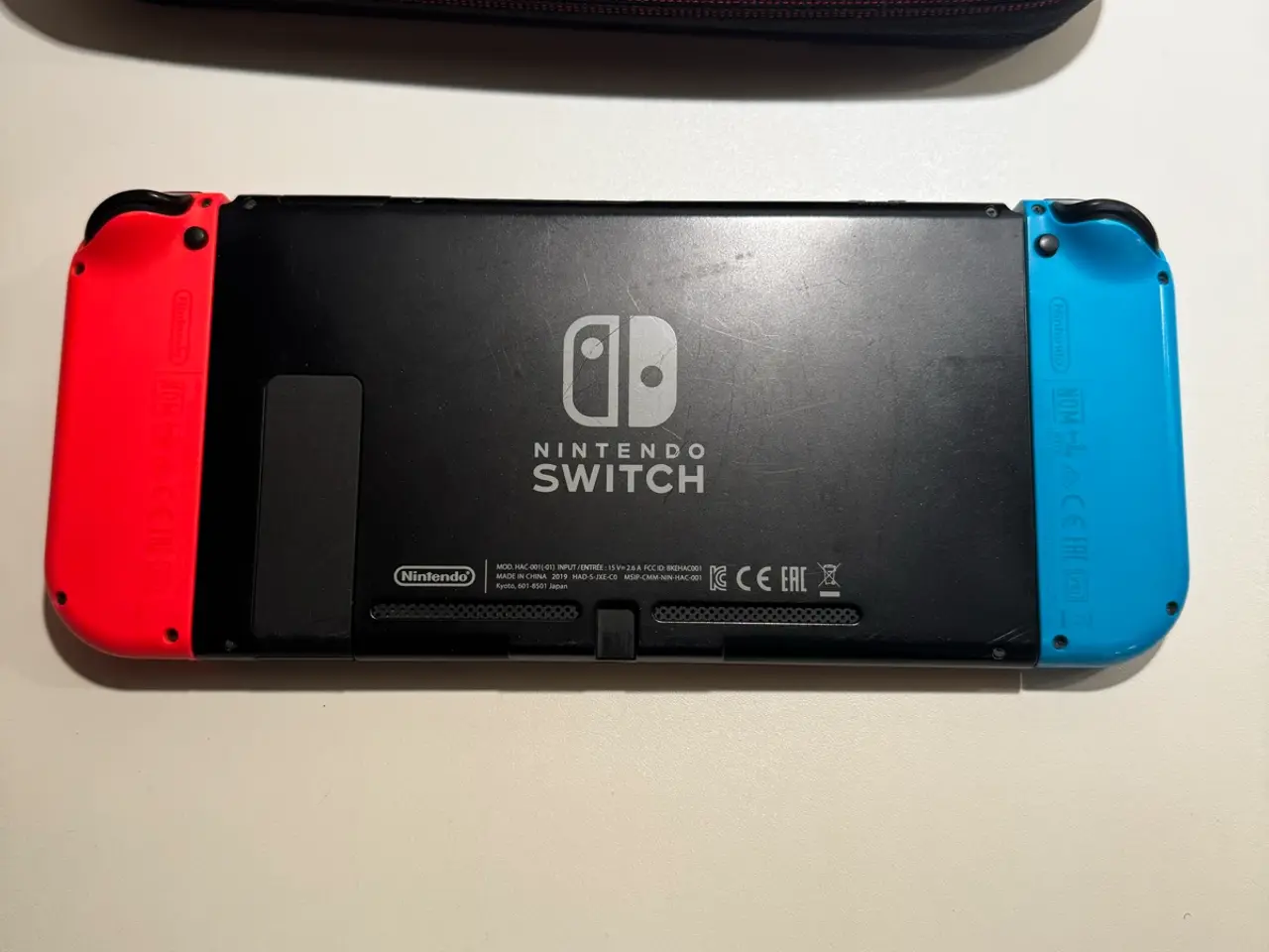 Billede 3 - Nintendo Switch V2 – Ekstra Joy-Con + Mario-etui