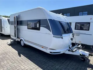 2023 - Hobby De Luxe 460 SFf Fortelt: Isabella Cirrus 300, solsejl, Truma XT mover, Tertek TV+internet antenne, Thule cykelstativ sidesiddegruppe, queens bed