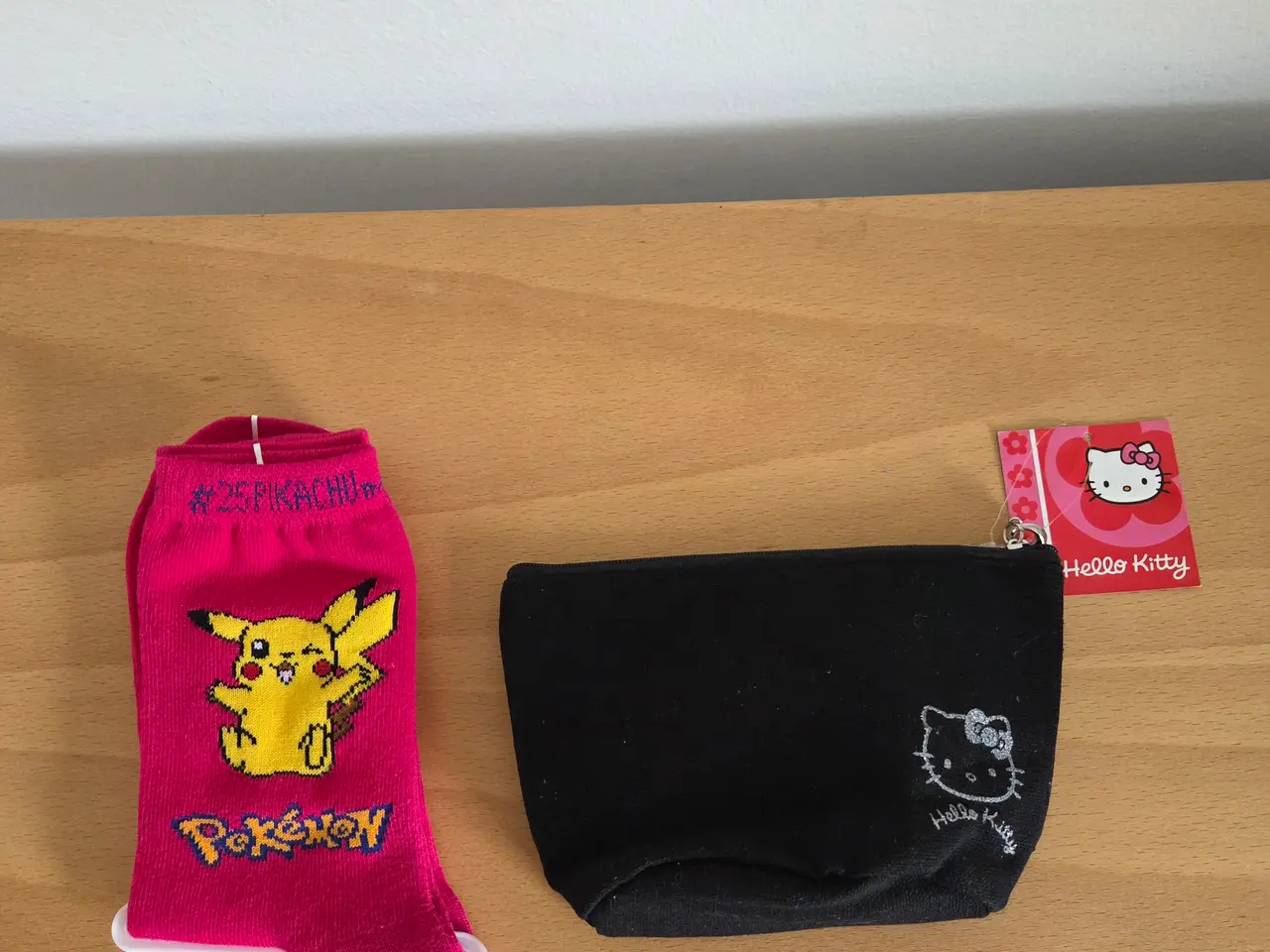 Billede 1 - Pokémon Pikachu sokker og Hello Kitty pung