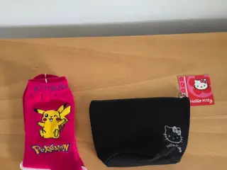 Pokémon Pikachu sokker og Hello Kitty pung