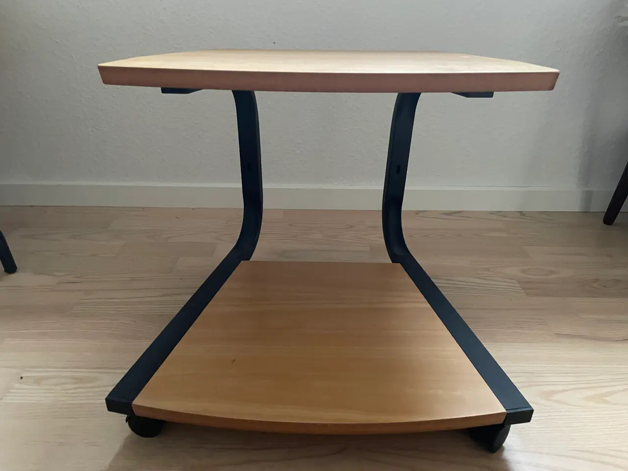 Billede 1 - TV Bord med rullehjul