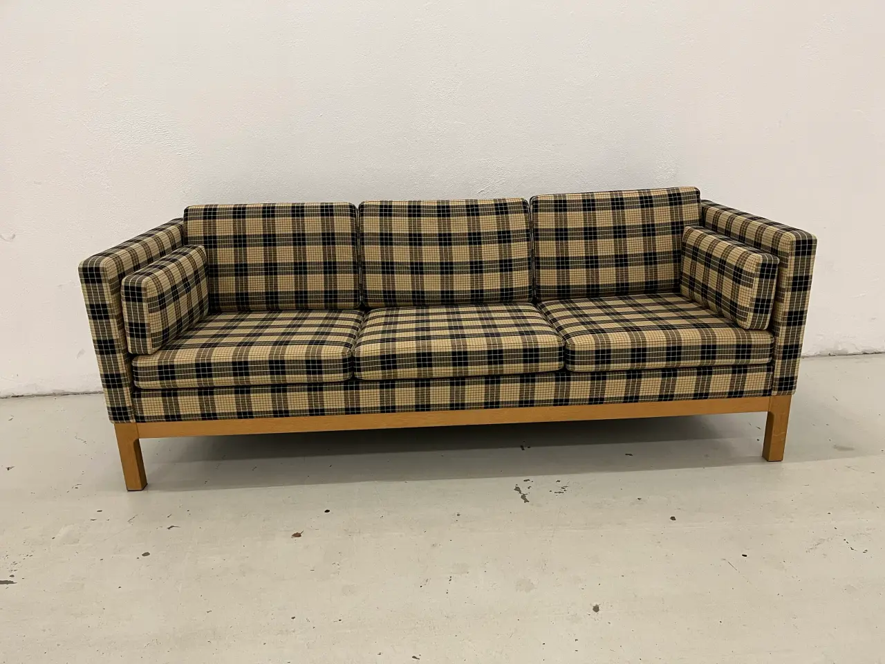 Billede 8 - Børge Mogensen 3 Pers.Sofa i ternet stof, ben i Eg