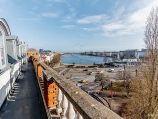 Herskabeligt kontor med panorama udsigt