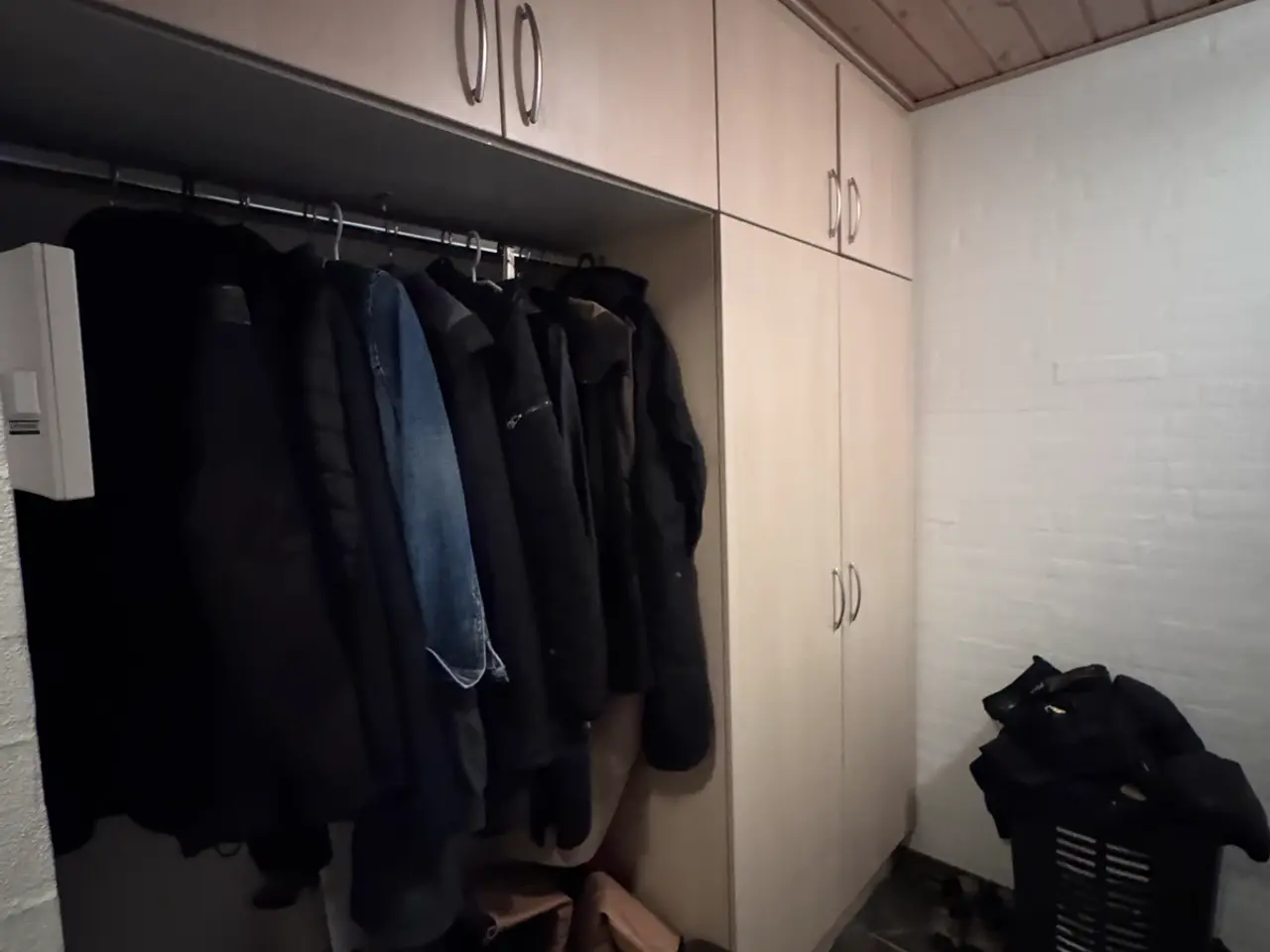 Billede 2 - Meget fint inventar til bryggers