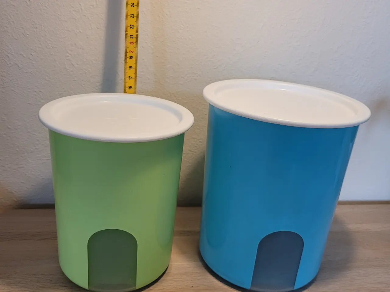 Billede 3 - Tupperware opbevarings bøtter runde 2 stk.