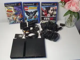 UDLEJES-Playstation 2 med 2 kontrollere og 3 spil