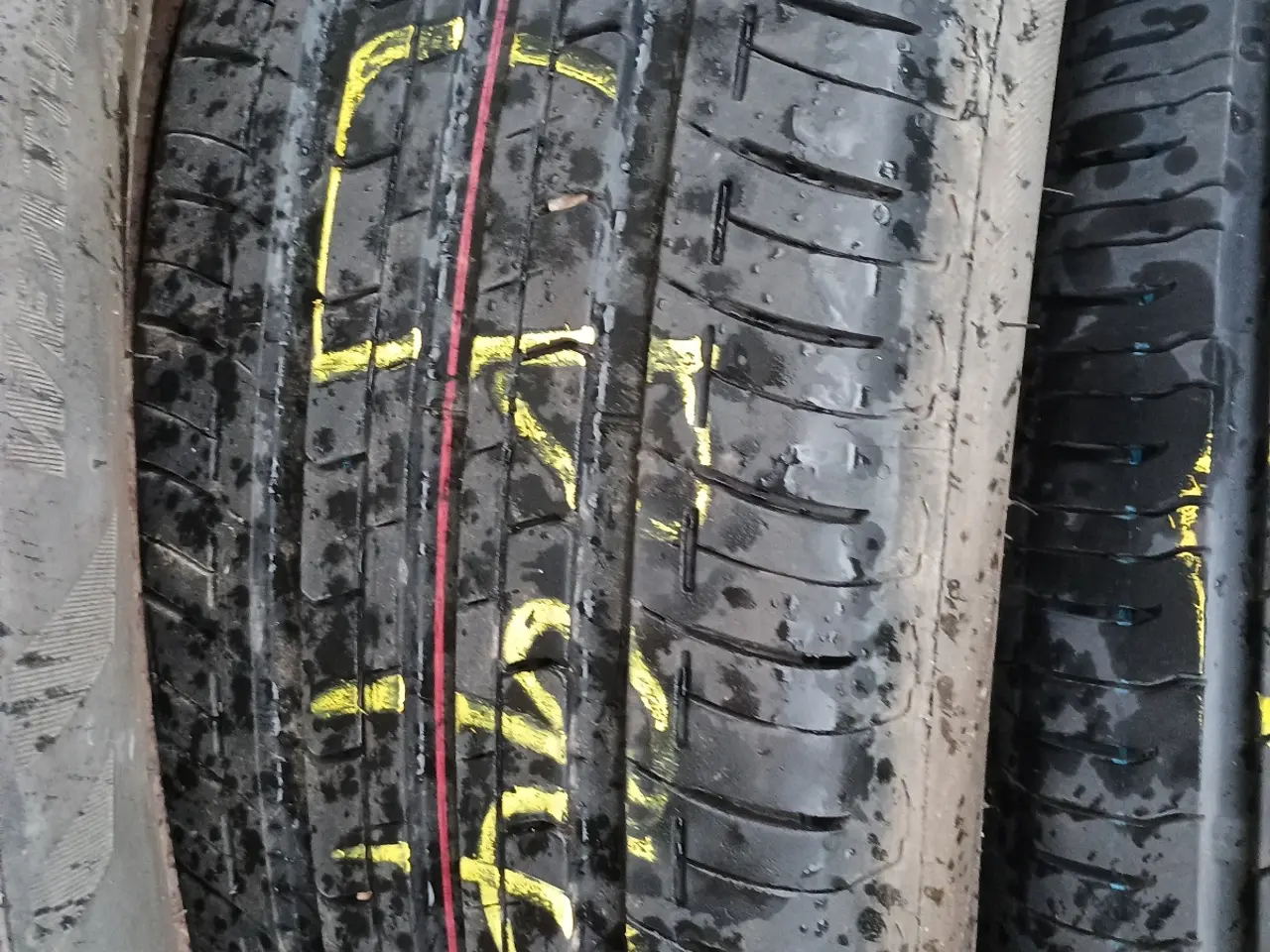 Billede 3 - Ny model Yaris med 5x100 stålfælge med sensor
