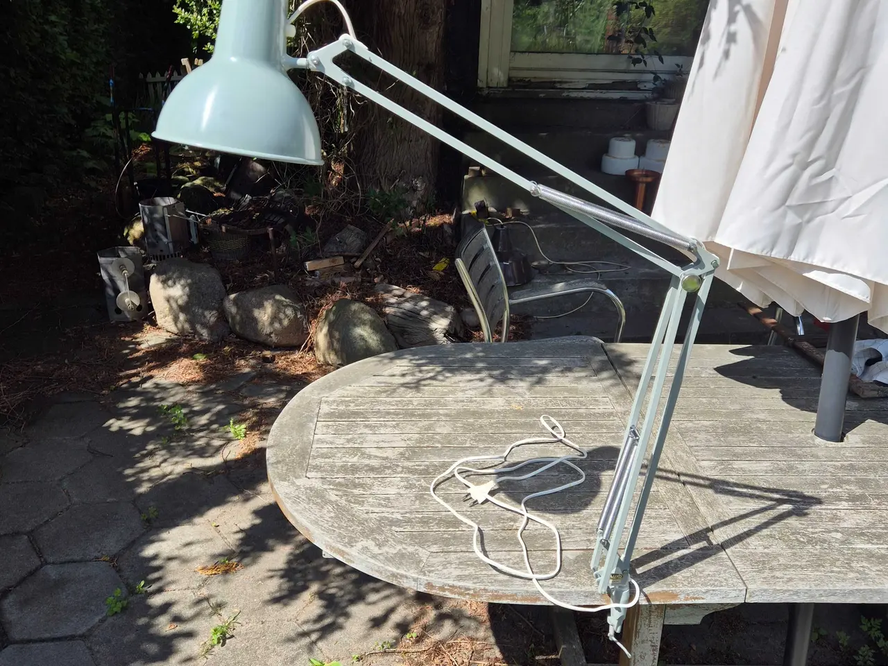 Billede 2 - Velholdt grå arkitektlampe med rækkevidde 