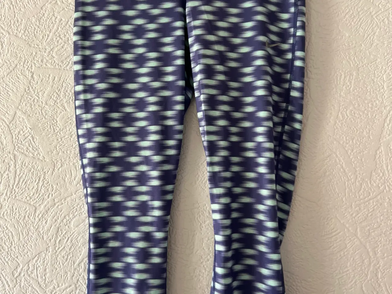 Billede 1 - Lilla/Turkis Nike 3/4 Løbebukser (Str. M)