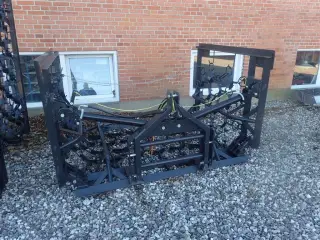 EAT 4m med hydraulisk opklap