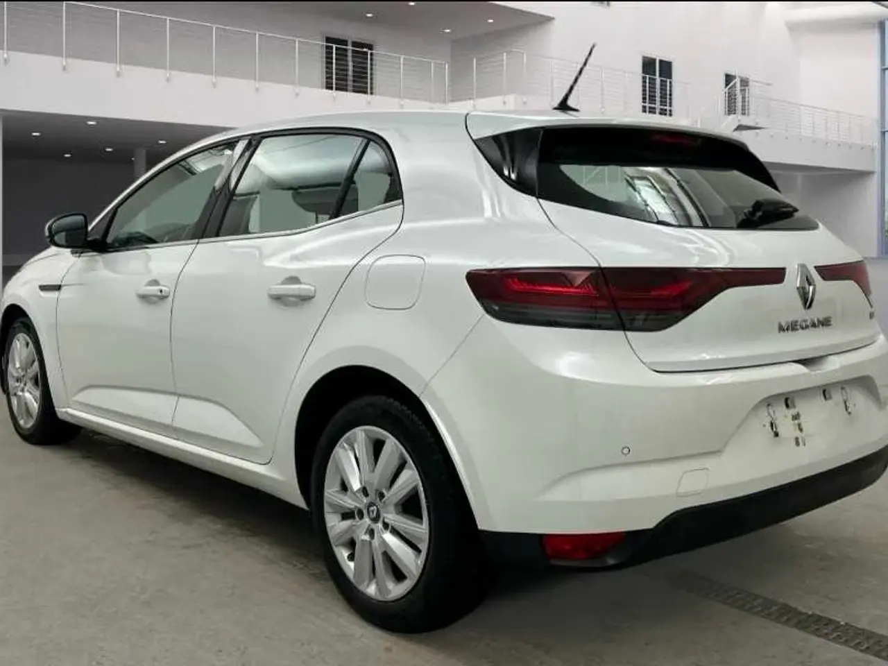 Billede 3 - Renault megane 1.6 Benzin plug ind 2023