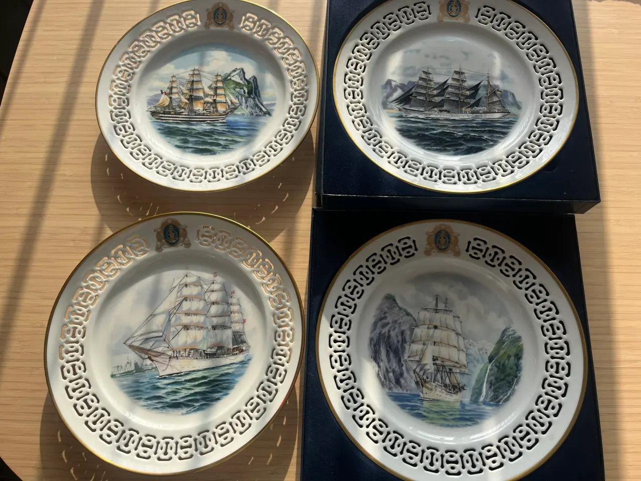 Billede 1 - 4 stk Windjammer tallerkener med motiver af skoles