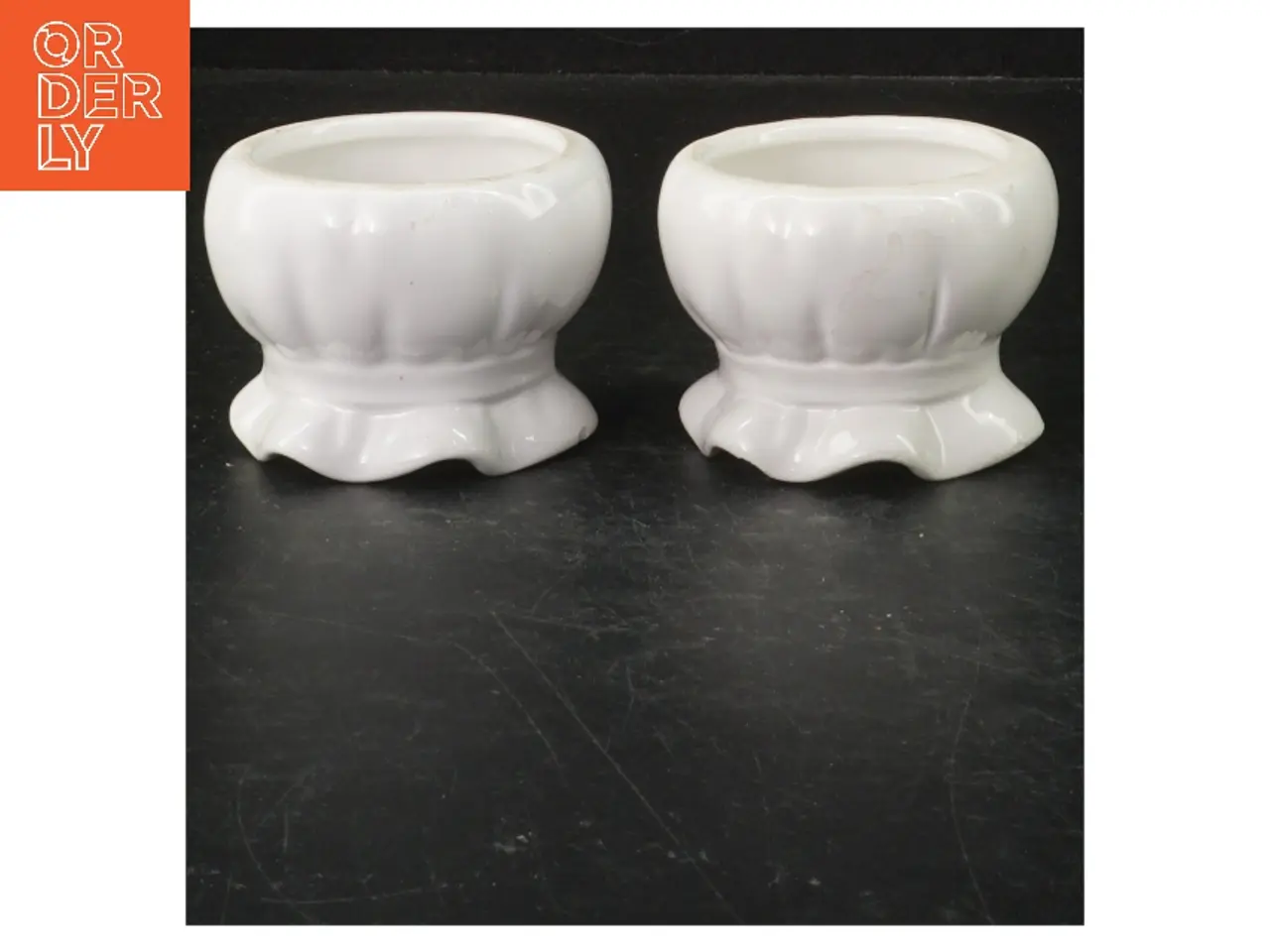 Billede 1 - Små hvide porcelænsvaser (str. Ø, 7 cm. 2 styk)