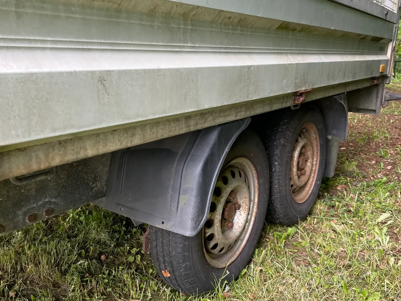 Billede 11 - Brenderup boogie trailer med gittersider 2000 kg )