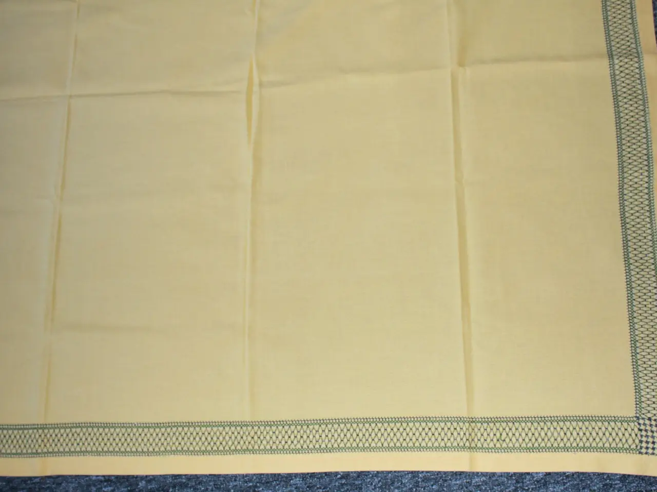 Billede 2 - Okkerfarvet dug, 110 x 120 cm