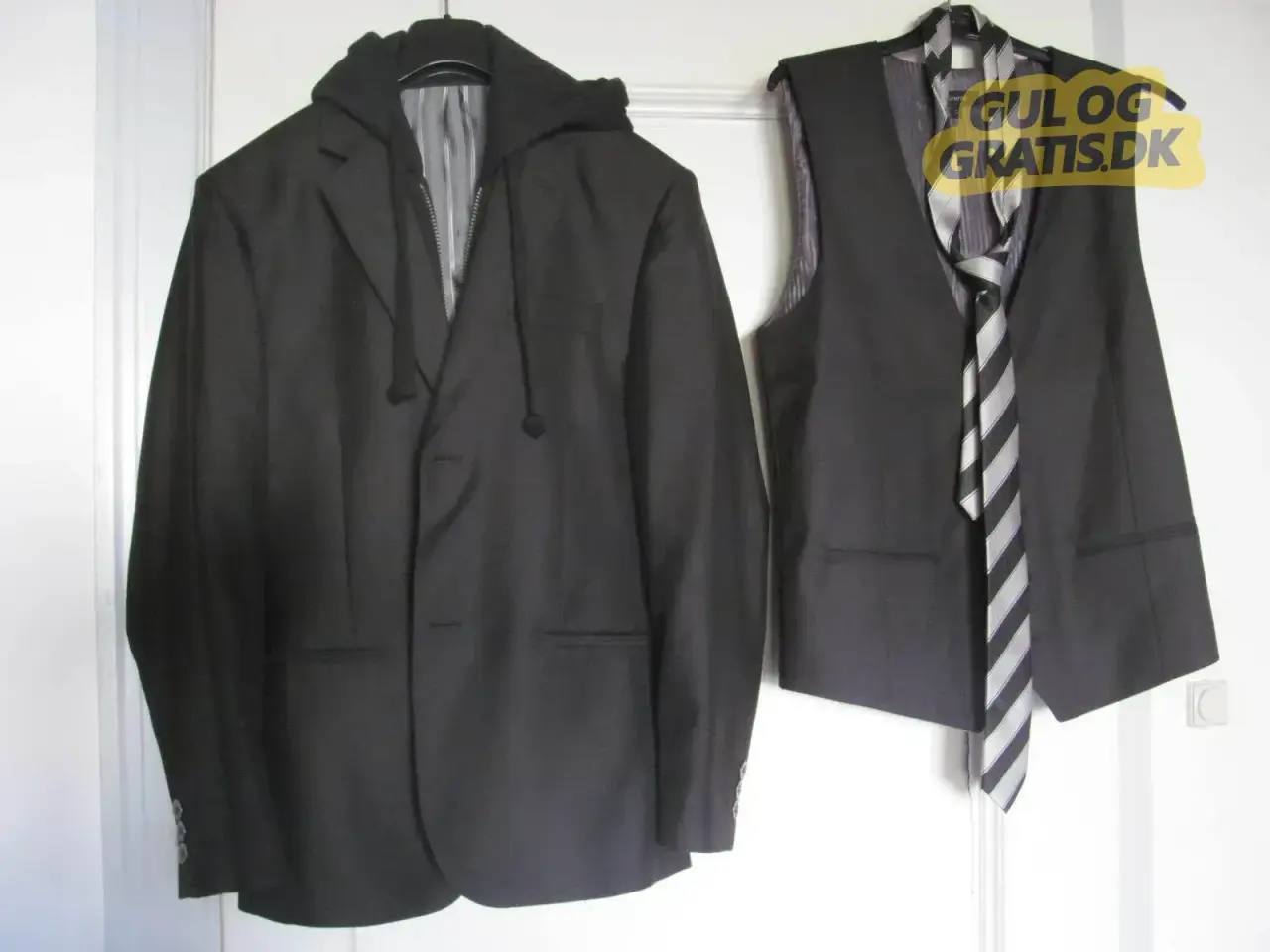 Billede 2 - Konfirmationsjakke, vest og slips...,