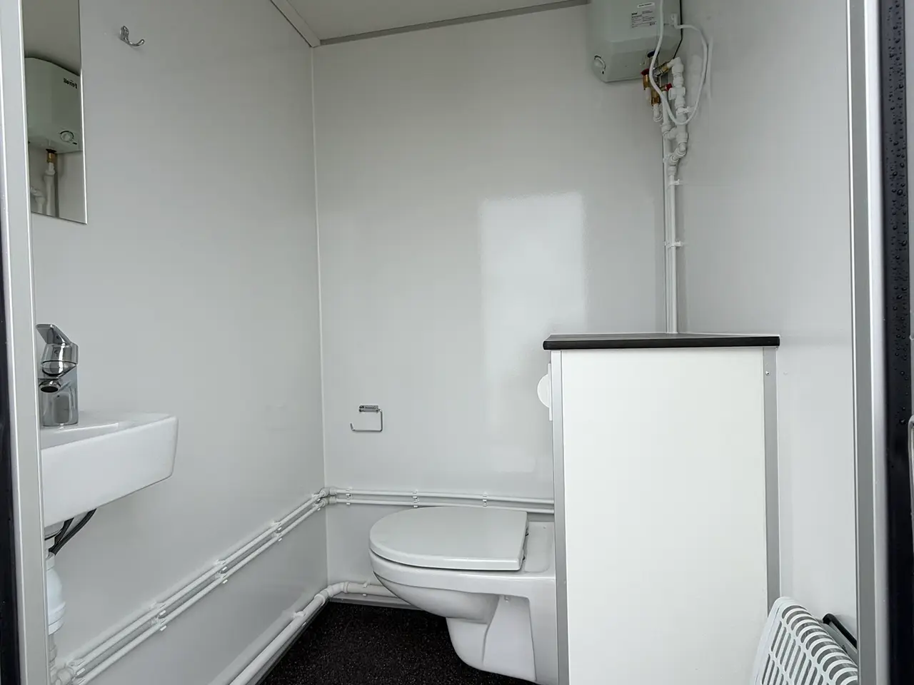 Billede 3 - TYPE 320: 4 PERSONERS SPISEVOGN-KONTOR MED TOILET