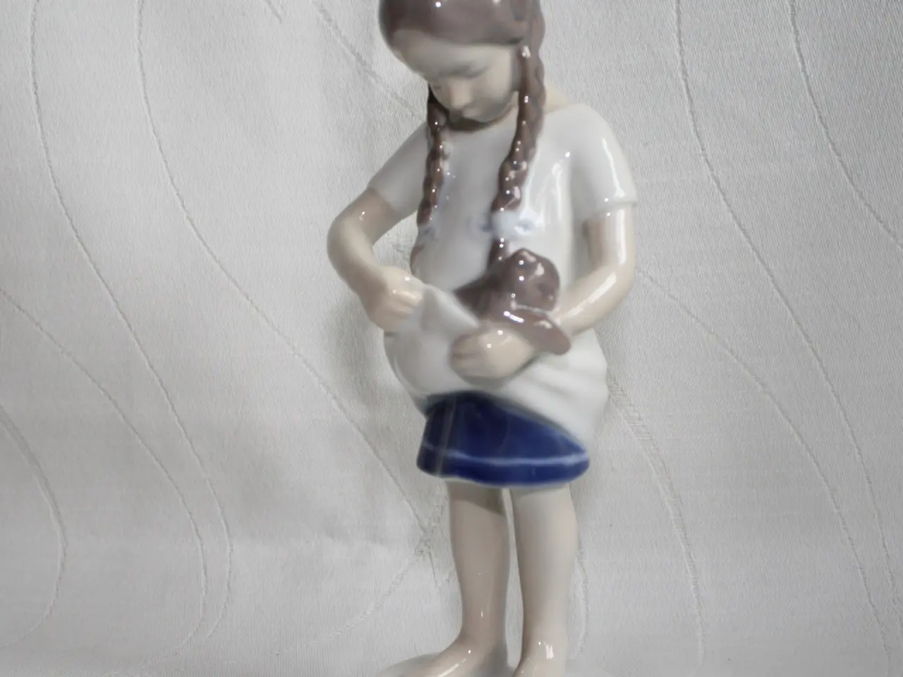 Billede 2 - Pige med kat, Figur fra Bing og Grøndahl