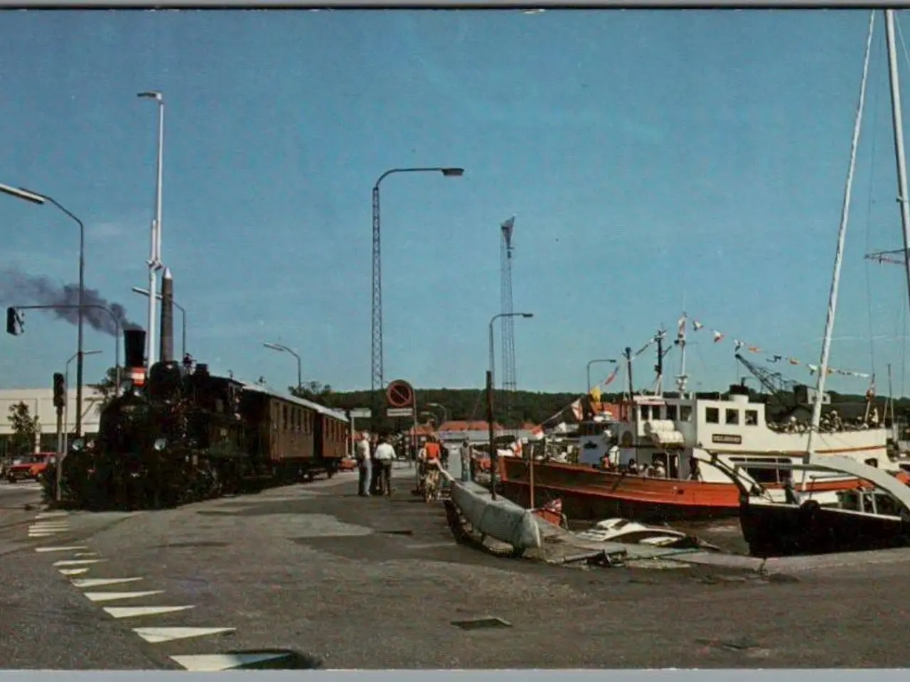 Billede 1 - Damplokomotiv DSB F 694 ved m/s Vejlefjord - Vejle havn - Ubrugt