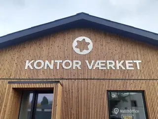 Indbydende kontorlokaler i professionelt kontorhotel.