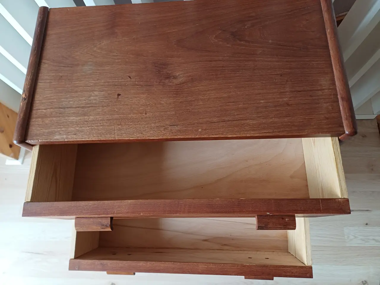 Billede 3 - Teak kommode med 3 skuffer