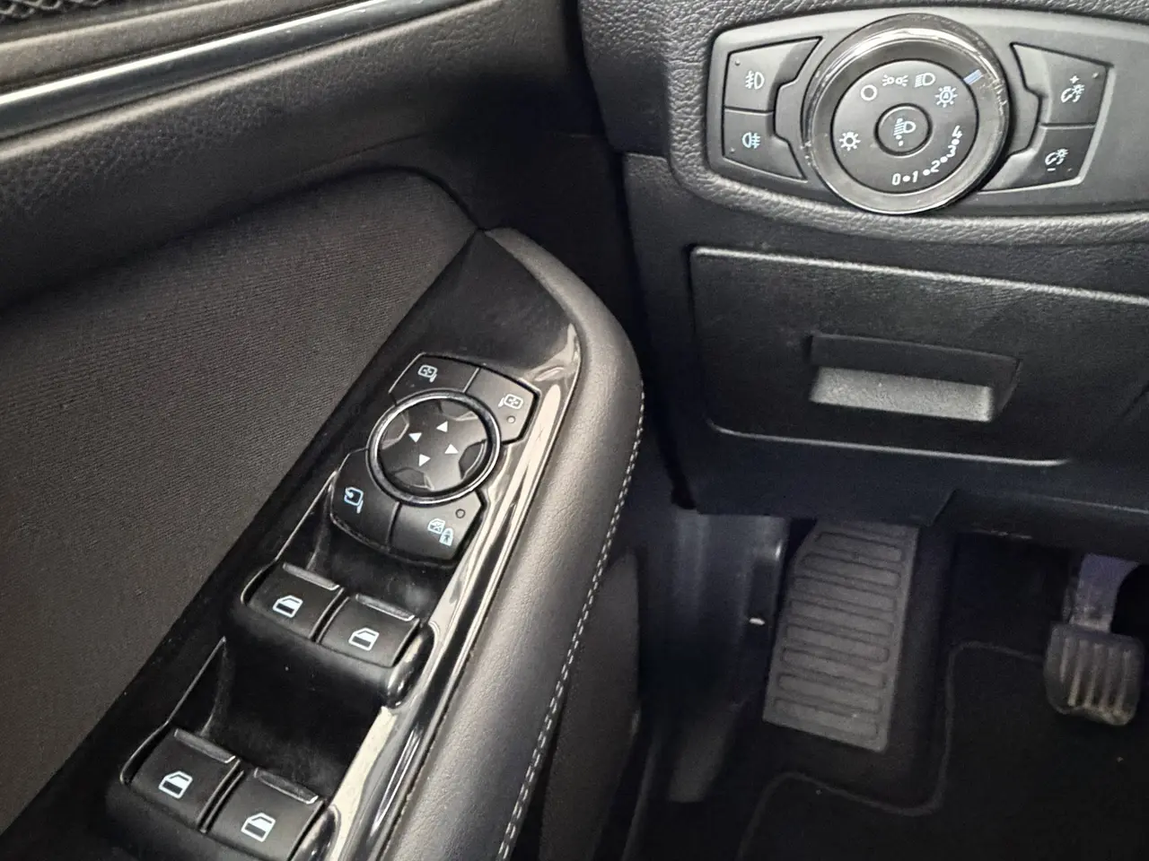 Billede 14 - Ford S-Max, Benzin, 7pers Familiebil i god stand