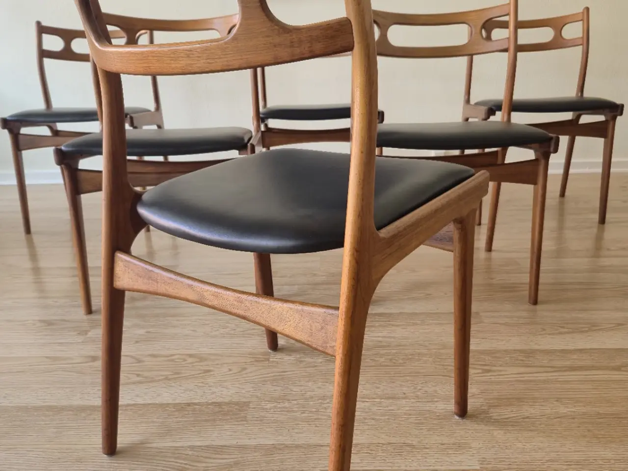 Billede 5 - 6 stk nyrenoverede Johannes Andersen teak stole