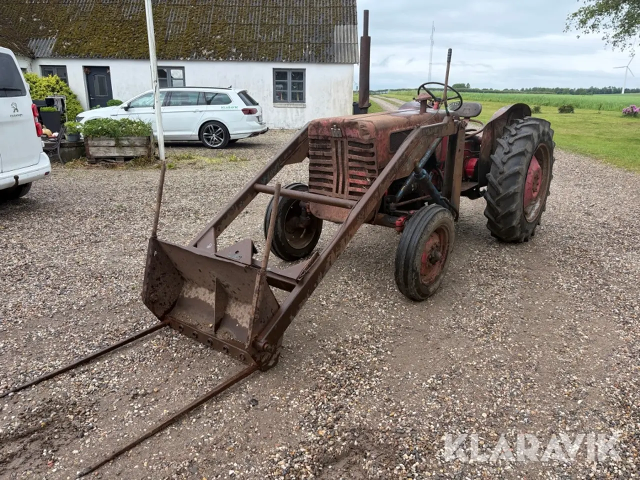 Billede 1 - Veterantraktor IH 275 Diesel - med frontlæsser