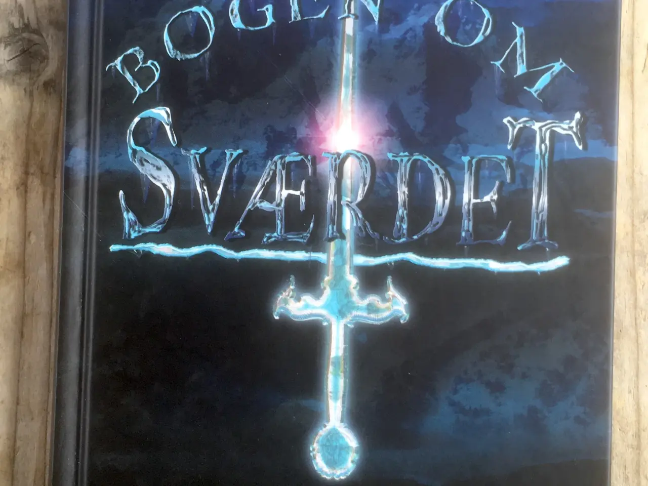 Billede 1 - Bogen om sværdet bog 2 - "Den Mørke Tid"
