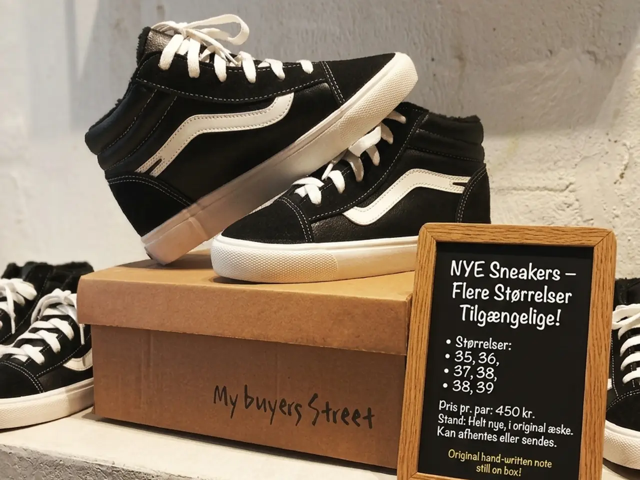 Billede 1 - Helt nye sneakers i klassisk design (Str. 35-39)