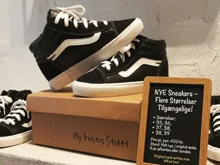 Helt nye sneakers i klassisk design (Str. 35-39)