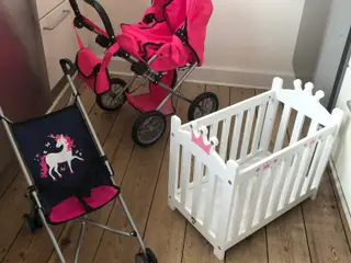 Dukkevogn, klapvogn og seng