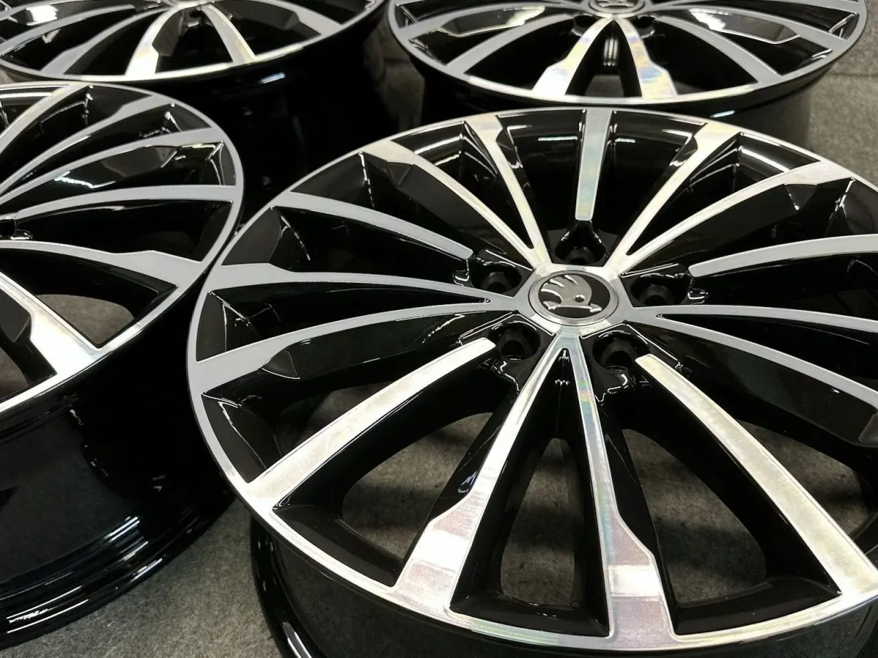 Billede 1 - ALUFÆLGE SKODA KAROQ 57A 18"