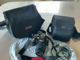 Pentax spejlreflekskamera med 2 tasker 
