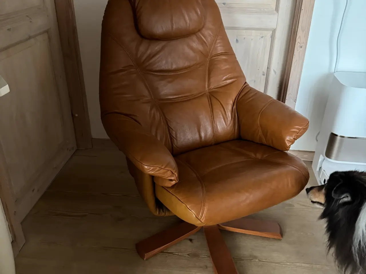 Billede 3 - Brun drejelænestol med justerbar ryg  
