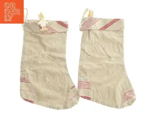 Julestrømper med rødt mønster (str. 2 stk 34,5x23,5 cm)